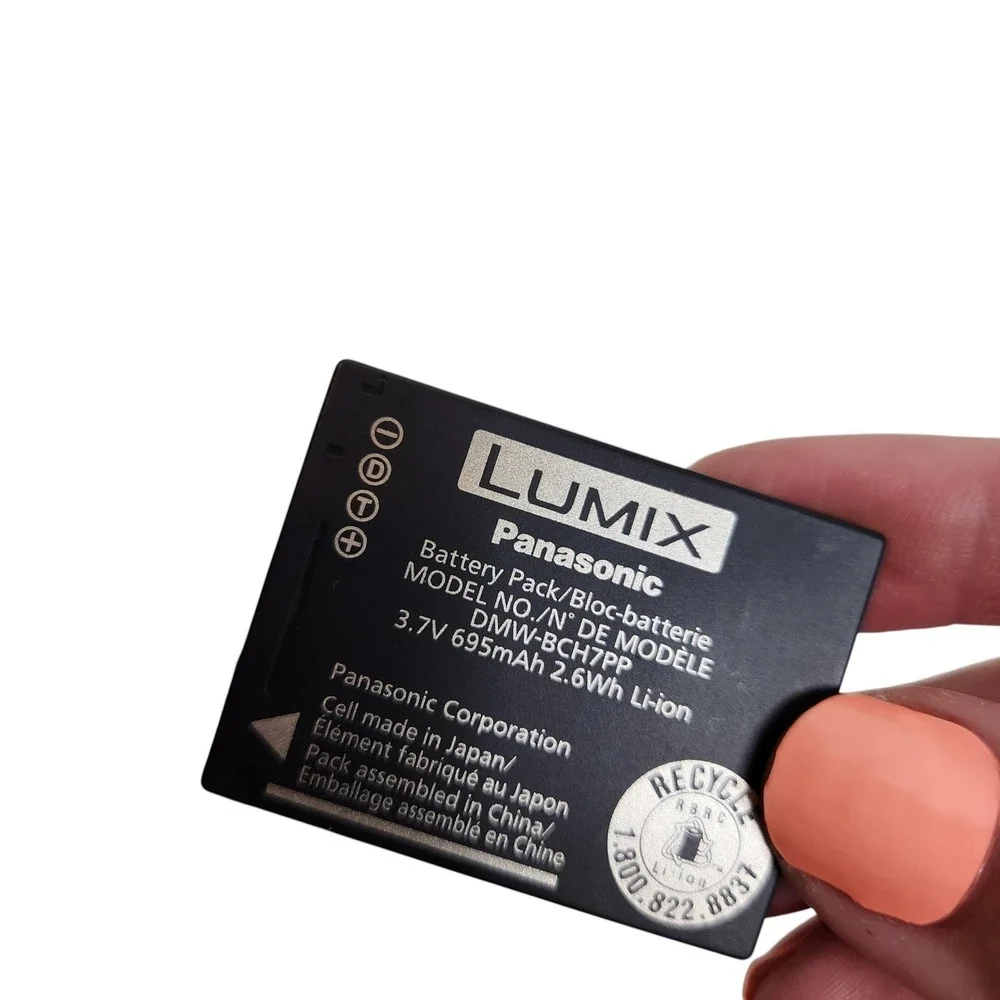 Panasonic Lumix DMC-FP2 Digital Camera 14.1 MP 4X Zoom Gray Box Cables Charger